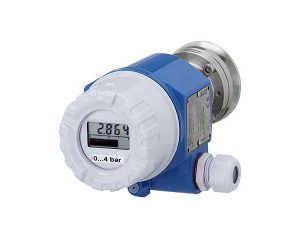 سلول اندازه‌گیری سرامیکی خازنی: این سلول از جنس سرامیک با خلوص بالا (99.9% Al2O3) ساخته شده بود که در برابر خوردگی و سایش مقاوم بوده و برای کار با سیالات تهاجمی مناسب بود. بدون روغن: برخلاف سنسورهای سنتی که از روغن برای انتقال فشار استفاده می‌کردند، PMC45 از سنسور بدون روغن بهره می‌برد که به بهبود دقت و قابلیت اطمینان اندازه‌گیری کمک می‌کرد. مقاومت در برابر خلاء و تشخیص شکستگی: این ویژگی ایمنی سیستم را در صورت خرابی سنسور افزایش می‌داد. راه اندازی سریع و آسان: PMC45 دارای محدوده اندازه‌گیری قابل تنظیم بود که به صرفه‌جویی در زمان و هزینه راه‌اندازی سیستم کمک می‌کرد. دقت بالا: PMC45 با دقت اندازه‌گیری 0.1% و 0.2% پلاتینیوم، برای کاربردهایی که نیازمند دقت بالا بودند، مناسب بود. مطابقت با استانداردهای ایمنی: این فرستنده فشار مطابق با استاندارد IEC 61508 برای سطح یکپارچگی ایمنی (SIL) 2/3 تایید شده بود.