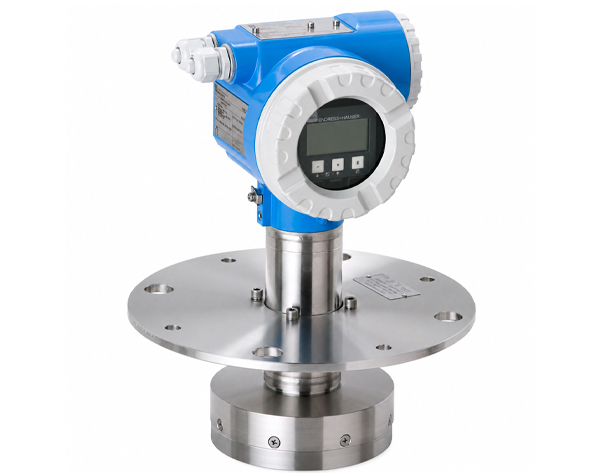 Micropilot_FMR532 — DERAAK Industrial pressure transmitter with a blue housing and round front display, mounted on a stainless steel flange for process measurements.