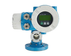 **Proservo NMS5 | ترانسمیتر سطح دیسپلیسر با دقت بالا** تصویر نشان‌دهنده **Proservo NMS5**، یک ترانسمیتر سطح هوشمند مبتنی بر دیسپلیسر از برند **Endress+Hauser** است. این دستگاه برای اندازه‌گیری دقیق سطح مایعات در مخازن صنعتی، از اصل **شناوری (Buoyancy)** استفاده می‌کند. Proservo NMS5 علاوه بر اندازه‌گیری سطح مایع، قابلیت **اندازه‌گیری چگالی**، **اندازه‌گیری سطح کف مخزن** و **تشخیص سطح میان‌فاز** را نیز دارد. این ترانسمیتر با کالیبراسیون خودکار و جبران‌سازی تغییرات سیم اندازه‌گیری، عملکردی دقیق و پایدار را در شرایط صنعتی مختلف ارائه می‌دهد. اگر به دنبال تجهیزی دقیق و مطمئن برای اندازه‌گیری سطح در صنایع مختلف هستید، Proservo NMS5 یک انتخاب ایده‌آل است. ✅ 🔎 **برچسب‌ها:** Proservo NMS5، ترانسمیتر سطح دیسپلیسر، Endress+Hauser، اندازه‌گیری سطح مایعات، ترانسمیتر سطح دقیق، تجهیزات ابزار دقیق