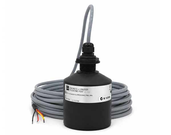 FDU82-ENDRESS-HAUSER — DERAAK Endress+Hauser Prosonic ultrasonic level transmitter with black housing and long gray cable, three exposed wires at the end.