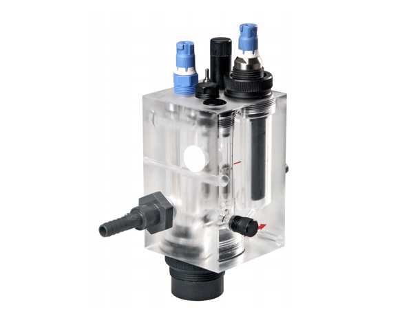 فلو اسمبلی Flowfit CCA250 از Endress+Hauser با شیر سوزنی و فلومتر داخلی، برای نصب سنسورهای کلر و pH/ORP در کاربردهای آنالیز آب.