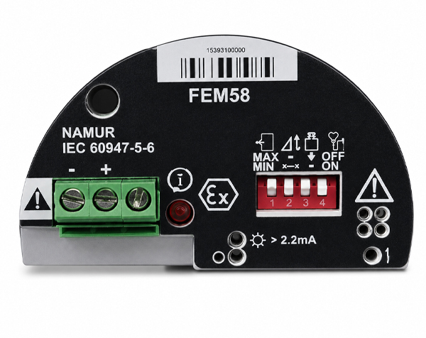 FEM58-ENDRESSHAUSER — DERAAK Front view of FEM58 NAMUR sensor module with green 3-terminal block, red status switch (1–4), warning icons, and LED indicator