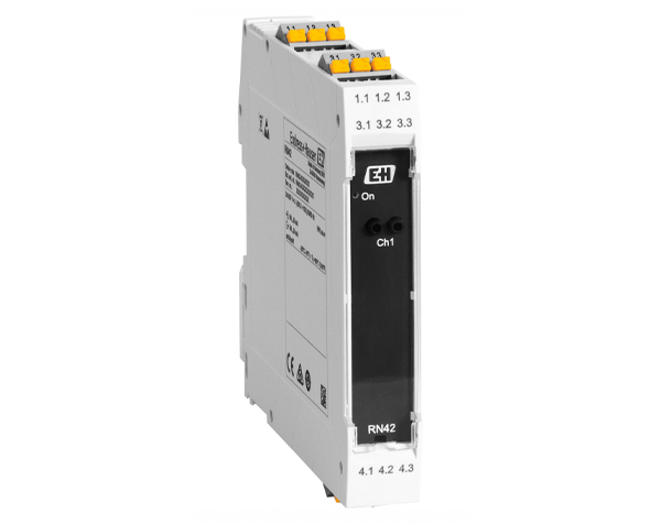 RN42 — DERAAK DIN-rail mounted relay module with four terminal blocks labeled 1.x and 4.x, front panel shows an On switch and Ch1 indicator.