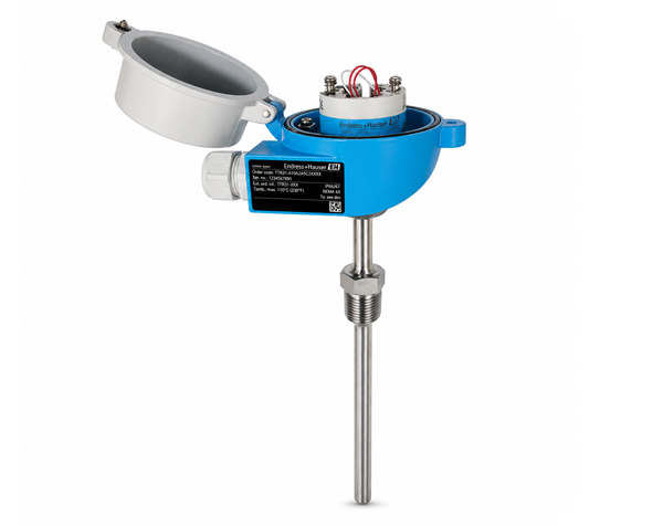 TR10-open — DERAAK Industrial temperature sensor with stainless steel immersion probe and blue transmitter housing for process measurement, viewed from the side.