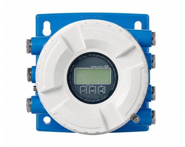 Tank_Side_Monitor_NRF81_BS — DERAAK Endress+Hauser flow transmitter with circular white housing mounted on a blue panel and LCD display with control buttons