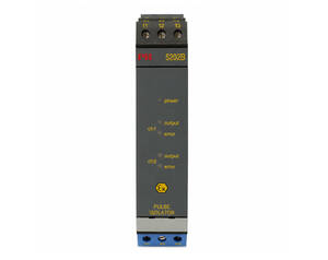 Pulse isolator module PR 5202B with top and bottom terminal blocks and yellow status indicators for power, ch1 output error, and ch2 output error